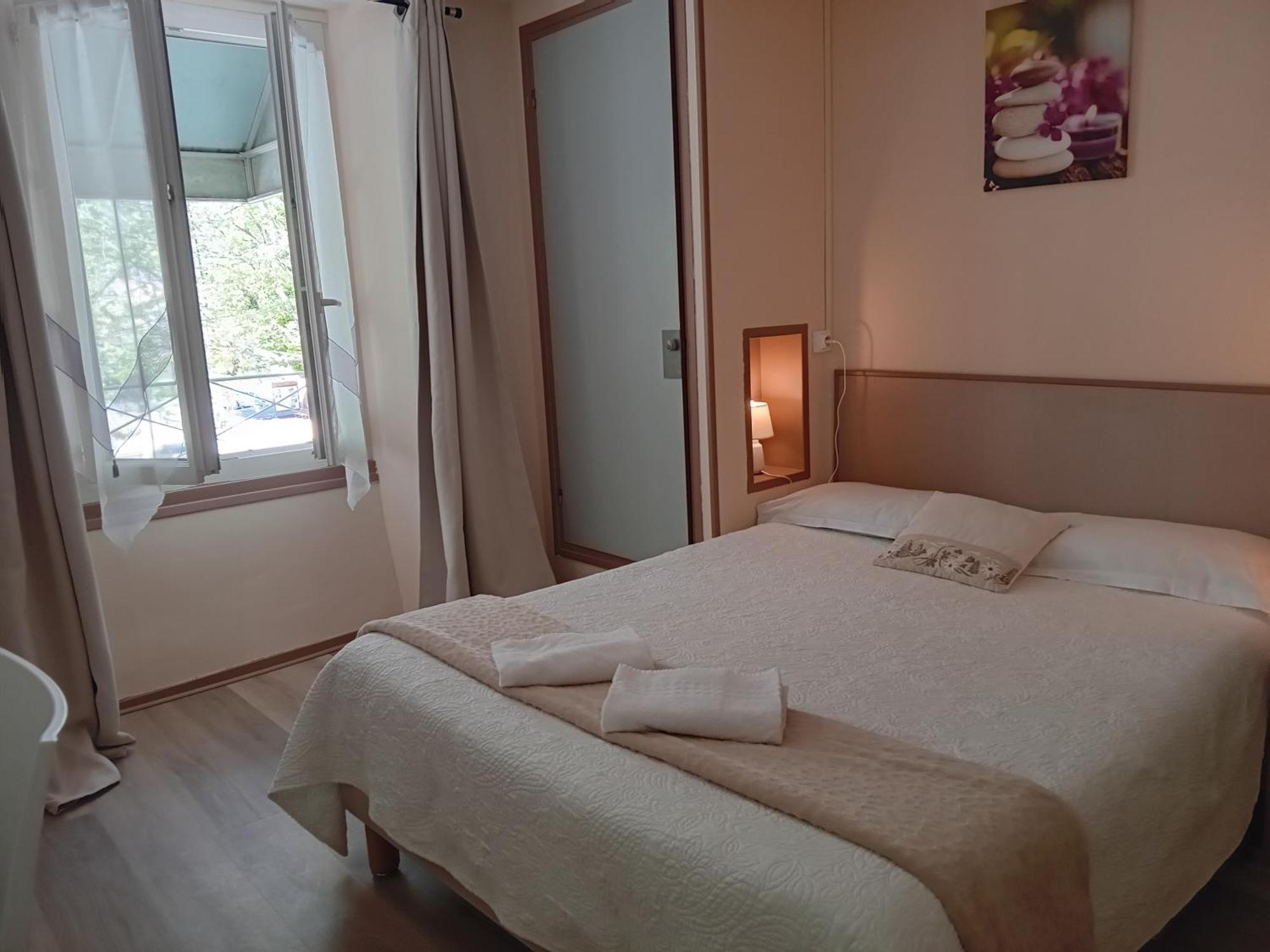 Hôtel La Gravenne Thueyts Esterno foto